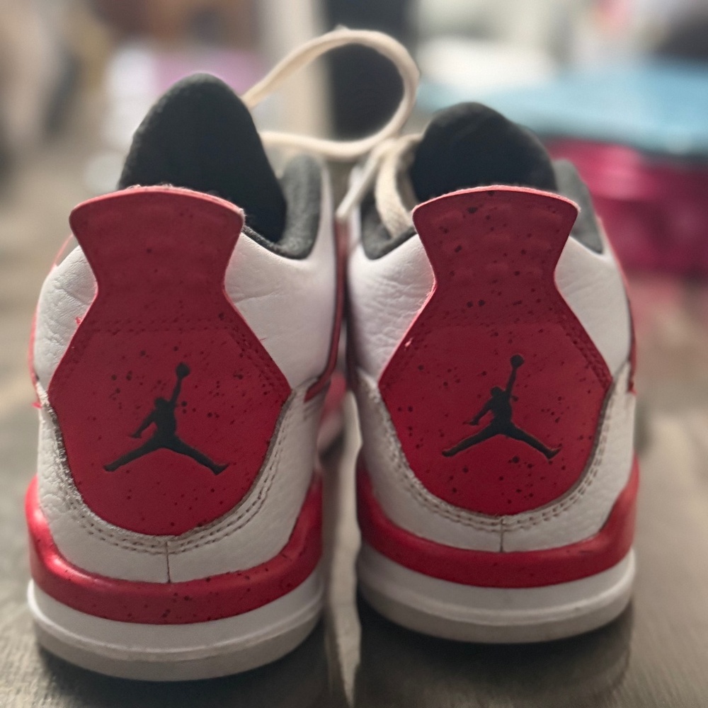 Jordan retro 4 red cement